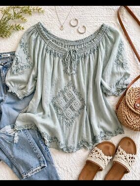 Cynthia Rowley Embroidered Boho Peasant Top 3X